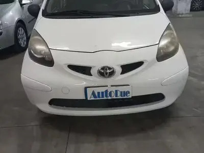 Usata Toyota Aygo Connect Style 68 CV (50 kW) 2012 Bianco Utilitaria