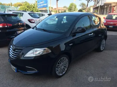 Usado Lancia Ypsilon 85 HP (62 kW) 2014 Preto Citadino