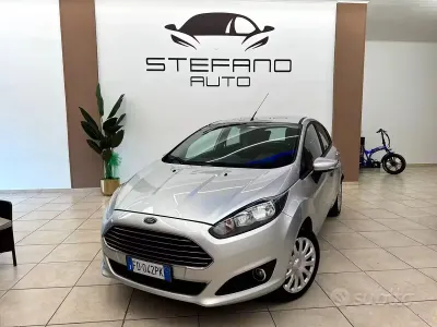 Usata Ford Fiesta Titanium 75 CV (55 kW) 2016 Grigio Utilitaria