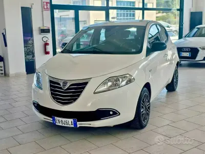 Usata Lancia Ypsilon Gold 69 CV (50 kW) 2012 Bianco Utilitaria
