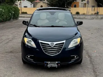 Usata Lancia Ypsilon 69 CV (50 kW) 2015 Bluazzurro Utilitaria