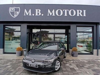 Grigio Usata 2021 VW Golf VIII Berlina | 14.900 € (Buon prezzo)