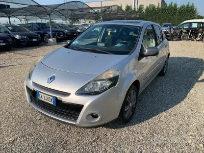 Usata Renault Clio II 75 CV (55 kW) 2011 Grigio Berlina
