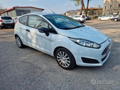 Usata Ford Fiesta 75 CV (55 kW) 2014 Bianco Utilitaria