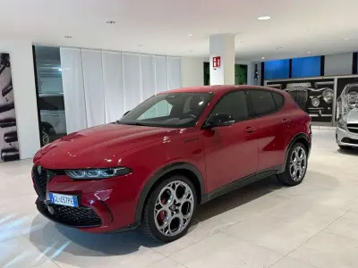 Second-hand Alfa Romeo Tonale Edizione Speciale 131 CP (96 kW) 2022 Roșu SUV