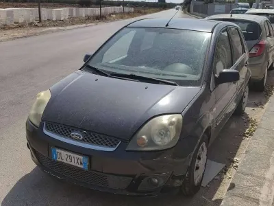 Usata Ford Fiesta 68 CV (50 kW) 2008 Nero Utilitaria