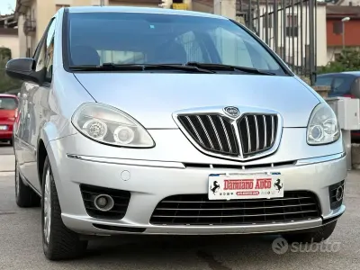 Usata Lancia Musa 77 CV (56 kW) 2012 Grigio Monovolume