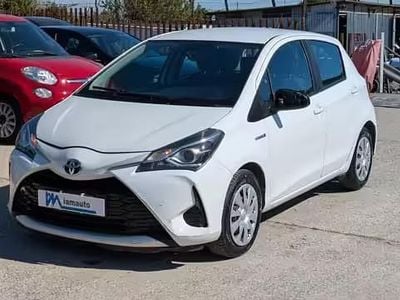 Usata Toyota Yaris Hybrid Cool 72 CV (52 kW) 2018 Bianco Berlina