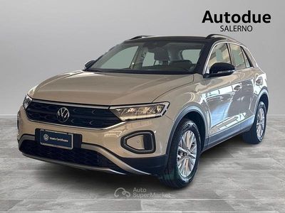 Usata VW T-Roc Life 110 CV (80 kW) 2023 Ascot grey /tetto nero SUV