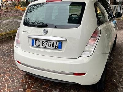 Gebraucht Lancia Ypsilon 77 PS (56 kW) 2010 Weiß Kleinwagen