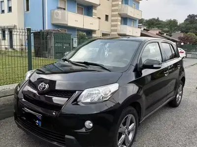 Usata Toyota Urban Cruiser 90 CV (66 kW) 2011 Nero Utilitaria