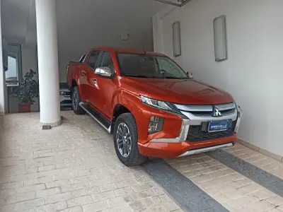Usata Mitsubishi L200 Intense 150 CV (110 kW) 2022 Arancione Pick-up