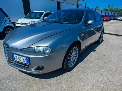 Usata Alfa Romeo 147 Distinctive 105 CV (77 kW) 2007 Grigio Utilitaria