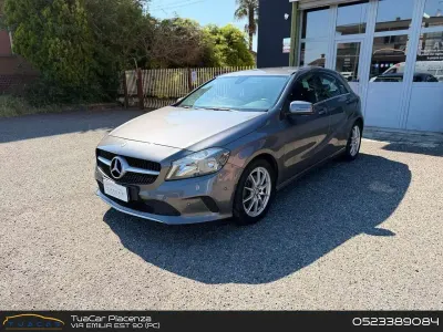 Usata Mercedes A180 Executive 122 CV (89 kW) 2017 Grigio Utilitaria
