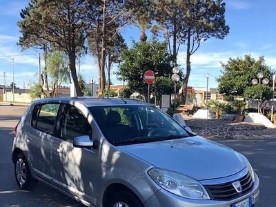 Begagnad Dacia Sandero Lauréate 75 HK (55 kW) 2009 Grå Sedan