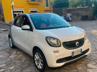 Usata Smart ForFour Passion 71 CV (52 kW) 2015 Bianco Utilitaria