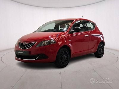Usata Lancia Ypsilon Silver 69 CV (50 kW) 2023 Rosso Utilitaria