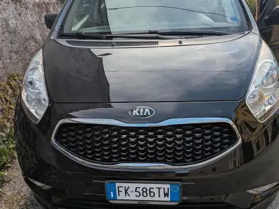 Usata Kia Venga Active 90 CV (66 kW) 2017 Nero Utilitaria