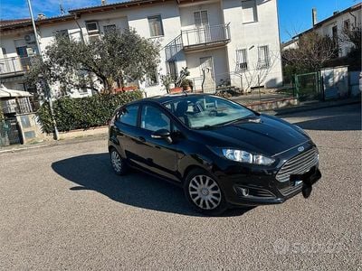 Usata Ford Fiesta 75 CV (55 kW) 2015 Nero Berlina