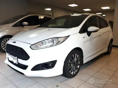 Usata Ford Fiesta ST-Line 75 CV (55 kW) 2017 Bianco Utilitaria