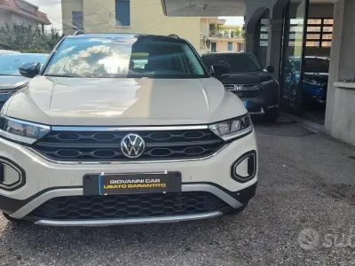 Usata VW T-Roc Style 116 CV (85 kW) 2023 Grigio SUV