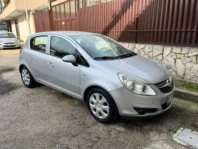 Usata Opel Corsa 85 CV (62 kW) 2012 Grigio Utilitaria