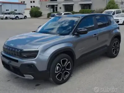 Usata Jeep Avenger Summit 61 kW (84 CV) 2025 Grigio SUV