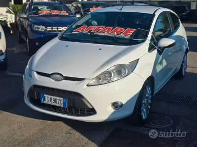 Usata Ford Fiesta Titanium 60 CV (44 kW) 2009 Bianco Berlina