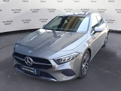Usata Mercedes A180 Advanced 116 CV (85 kW) 2025 Grigio montagna Utilitaria
