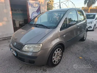 Käytetty Fiat Idea 90 HP (66 kW) 2007 Ruskea Tila-auto