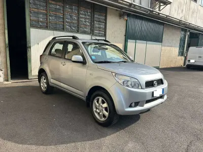 Usata Daihatsu Terios 86 CV (63 kW) 2006 Argento SUV
