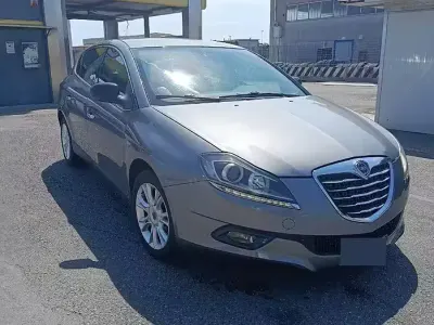 Usata Lancia Delta 120 CV (88 kW) 2012 Utilitaria