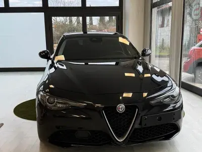 Usata Alfa Romeo Giulia 150 CV (110 kW) 2016 Nero Berlina