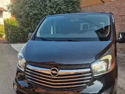 Usata Opel Vivaro 145 CV (106 kW) 2017 Nero Monovolume