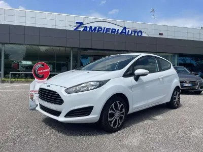 Usata Ford Fiesta 82 CV (60 kW) 2013 Bianco Berlina