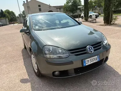 Usata VW Golf IV Sportline 115 CV (84 kW) 2004 Grigio Berlina