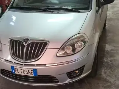 Usata Lancia Musa 95 CV (69 kW) 2012 Grigio Monovolume