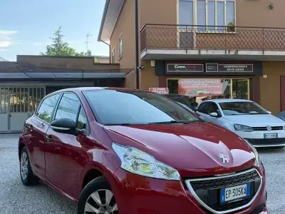 Gebraucht Peugeot 208 Access 82 PS (60 kW) 2013 Rot Kleinwagen
