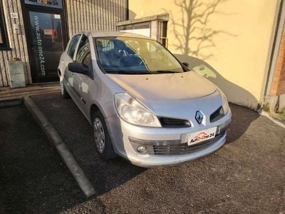 Argento metallizzato Usata 2007 Renault Clio II LE Berlina | 1990 € (Super prezzo)