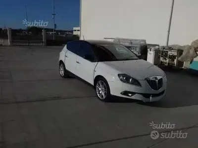 Usata Lancia Delta 120 CV (88 kW) 2010 Utilitaria