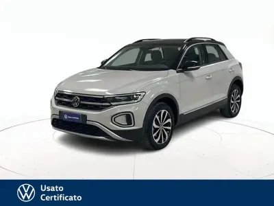 Usata VW T-Roc Style 110 CV (80 kW) 2023 Grigio / pastello SUV