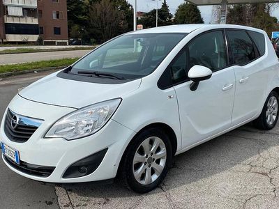 Usata Opel Meriva 95 CV (69 kW) 2012 Bianco Monovolume