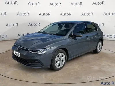Usata VW Golf VIII Life 116 CV (85 kW) 2023 Grigio Berlina