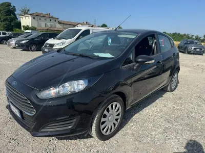 Usata Ford Fiesta 97 CV (71 kW) 2013 Nero Berlina