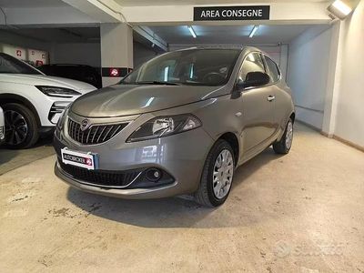 Usata Lancia Ypsilon Gold 69 CV (50 kW) 2023 Grigio Utilitaria