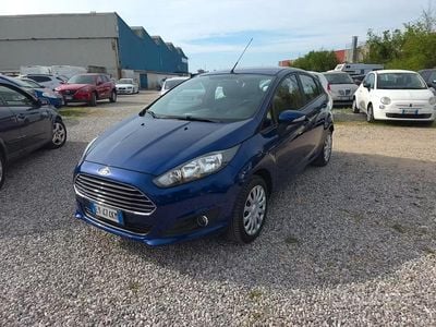 Usata Ford Fiesta 80 CV (58 kW) 2015 Blu Berlina