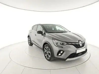 Käytetty Renault Captur Intens 101 HP (74 kW) 2022 Harmaa Katumaasturi