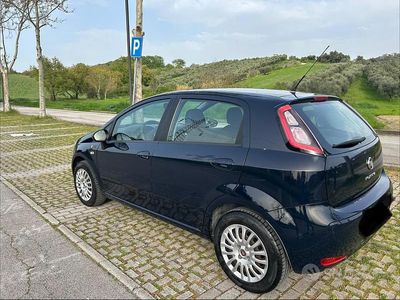 Usata Fiat Punto Young 77 CV (56 kW) 2015 Utilitaria