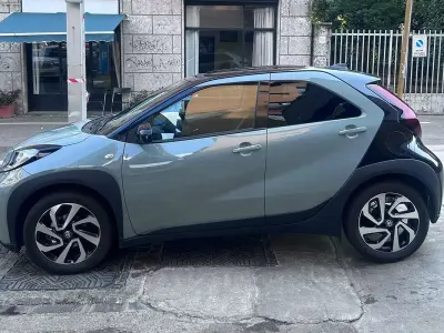 Usata Toyota Aygo X Trend 72 CV (52 kW) 2024 Grigio SUV