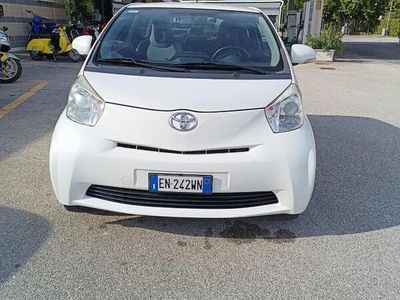 Toyota iQ